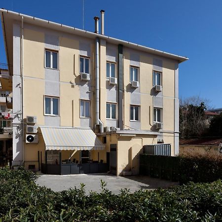 Parking Hotel Giardino Livorno Exterior photo