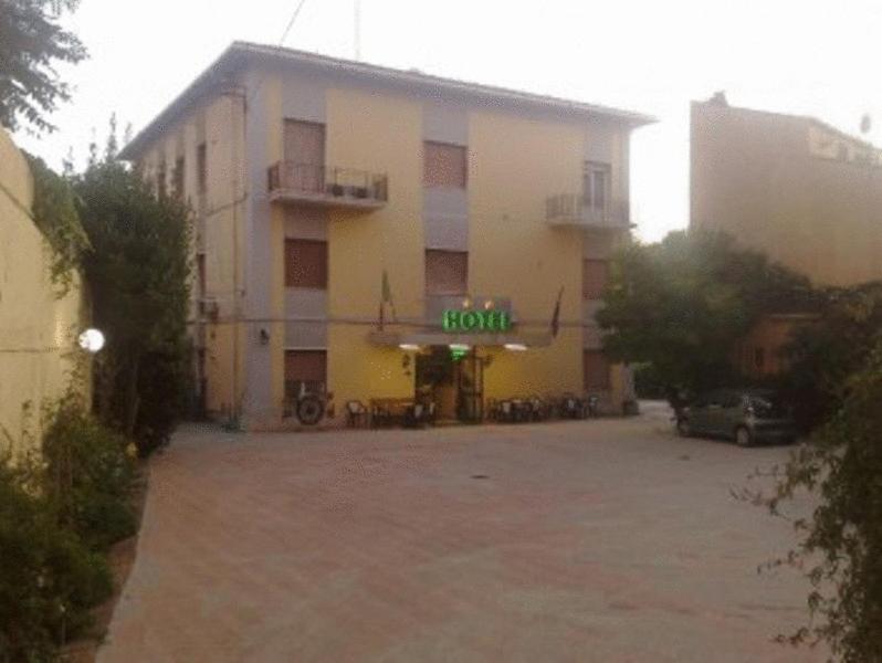 Parking Hotel Giardino Livorno Exterior photo