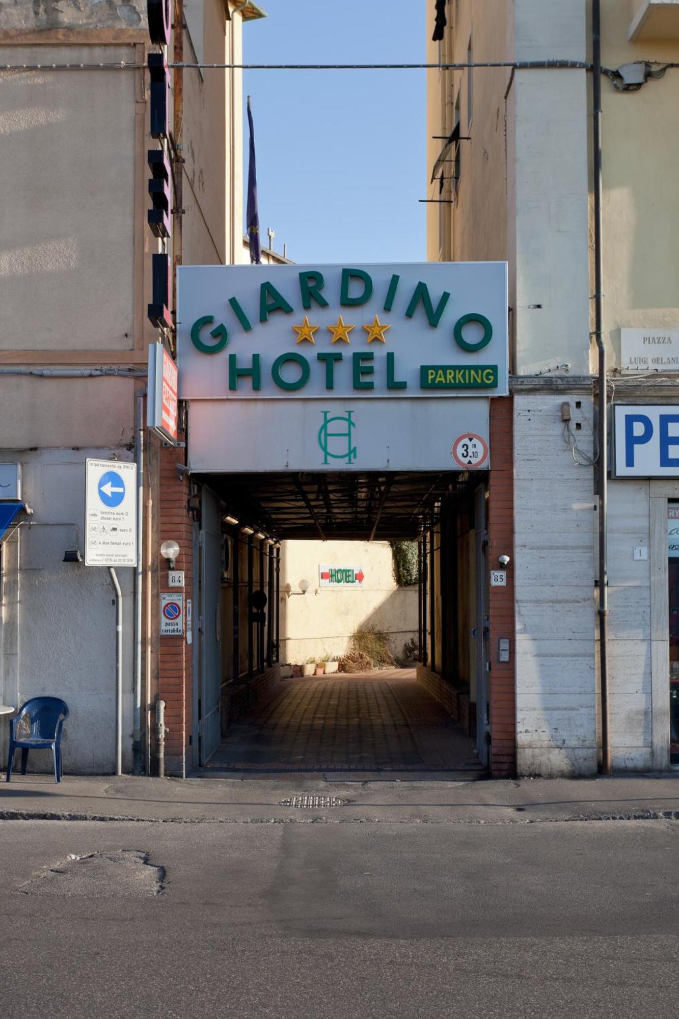 Parking Hotel Giardino Livorno Exterior photo