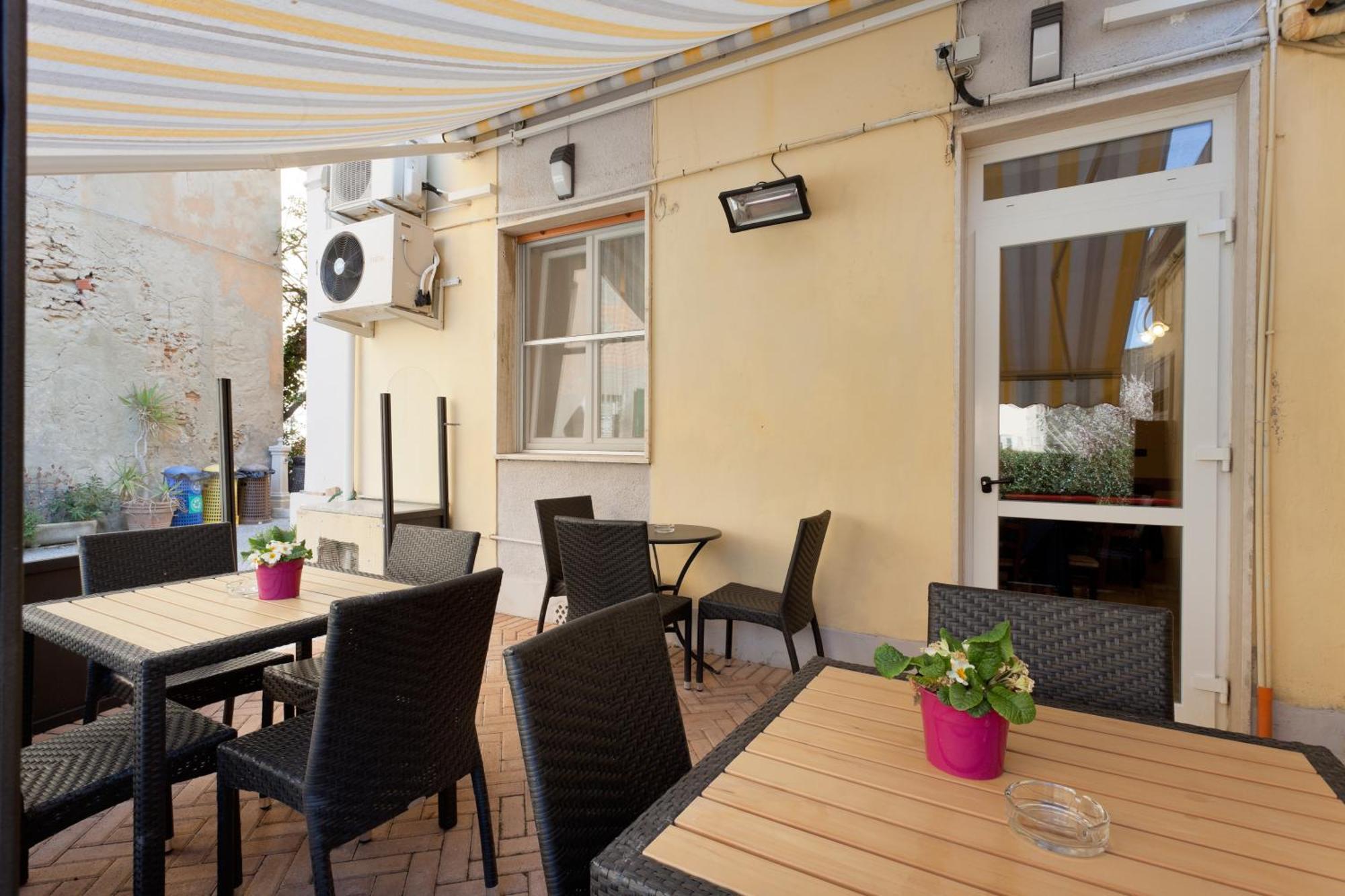 Parking Hotel Giardino Livorno Exterior photo