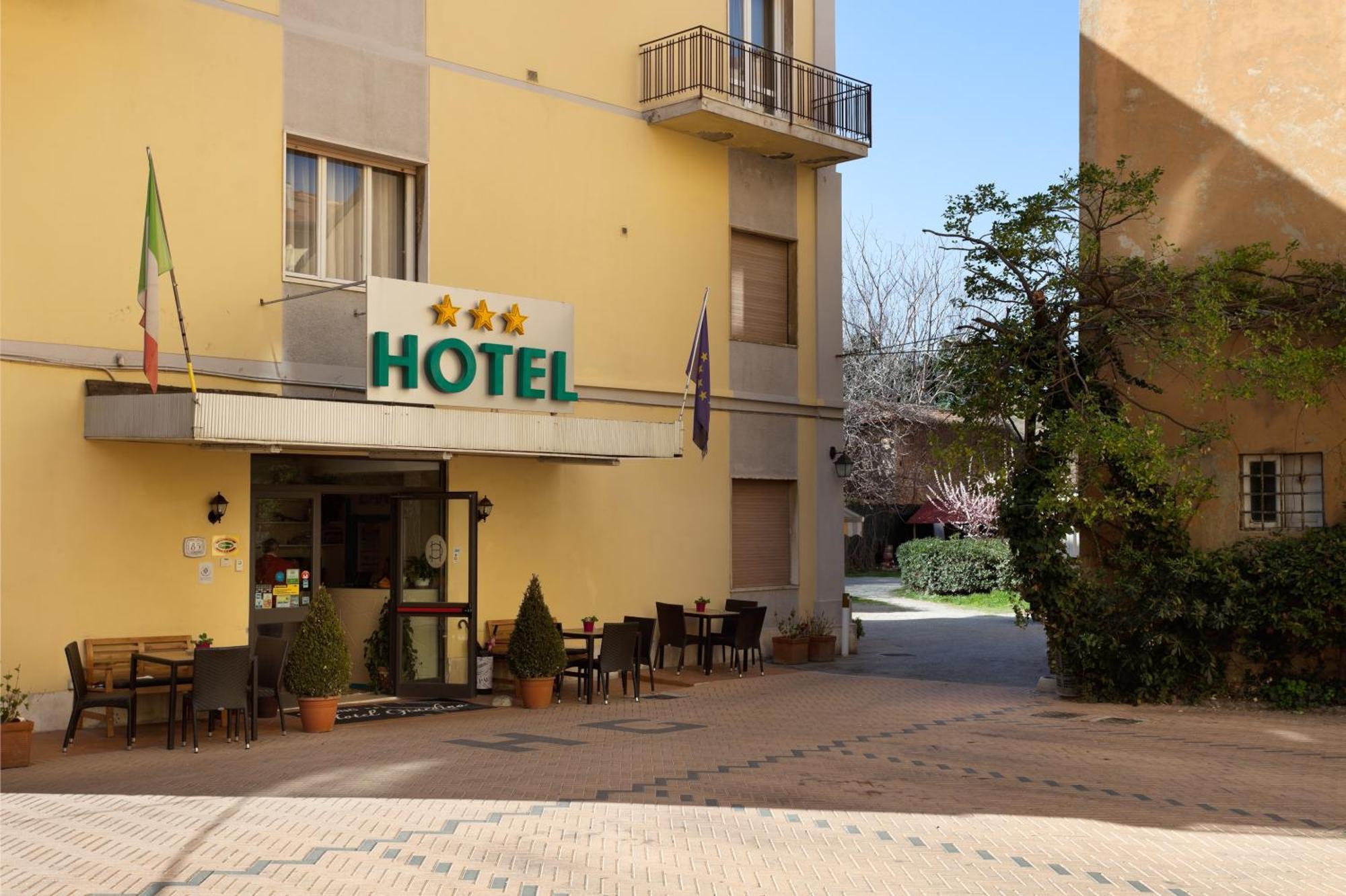 Parking Hotel Giardino Livorno Exterior photo