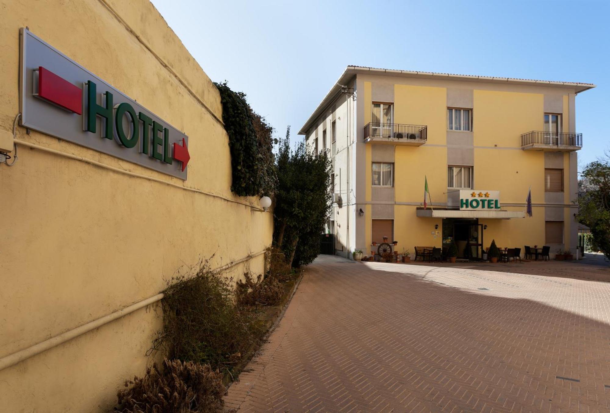 Parking Hotel Giardino Livorno Exterior photo