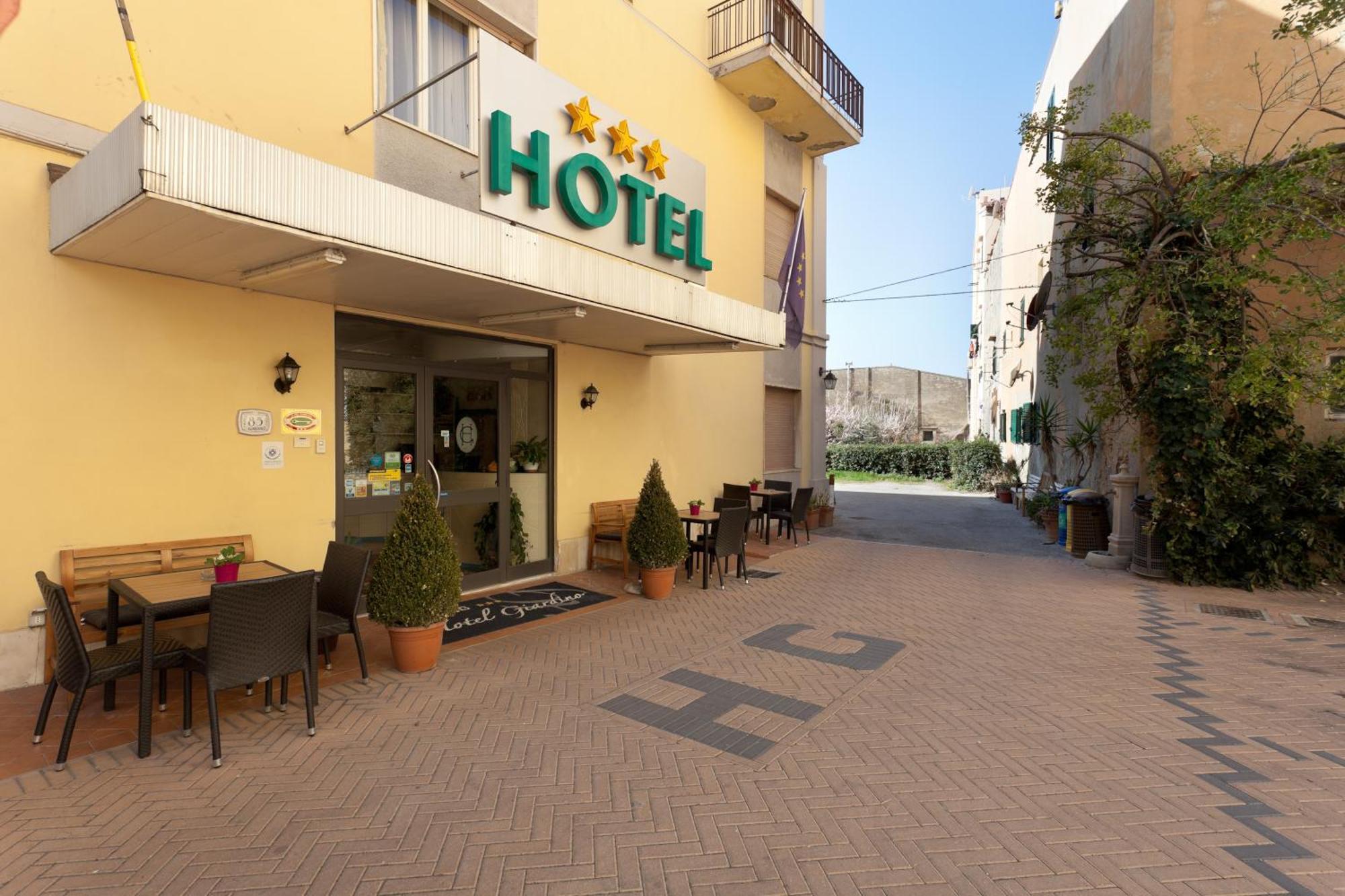 Parking Hotel Giardino Livorno Exterior photo